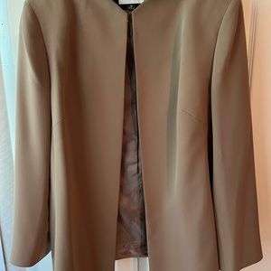 LOVELY KASPER BRAND SUIT JACKET IN PLUS SIZE 18.
